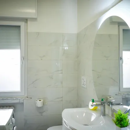 Homestay Luxhaven Venice *