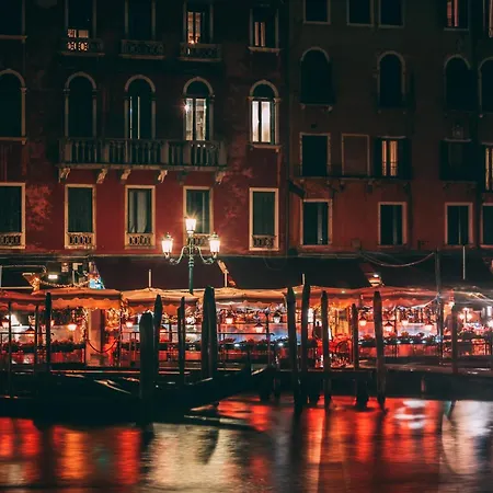 ホームステイ Luxhaven Venice メストレ
